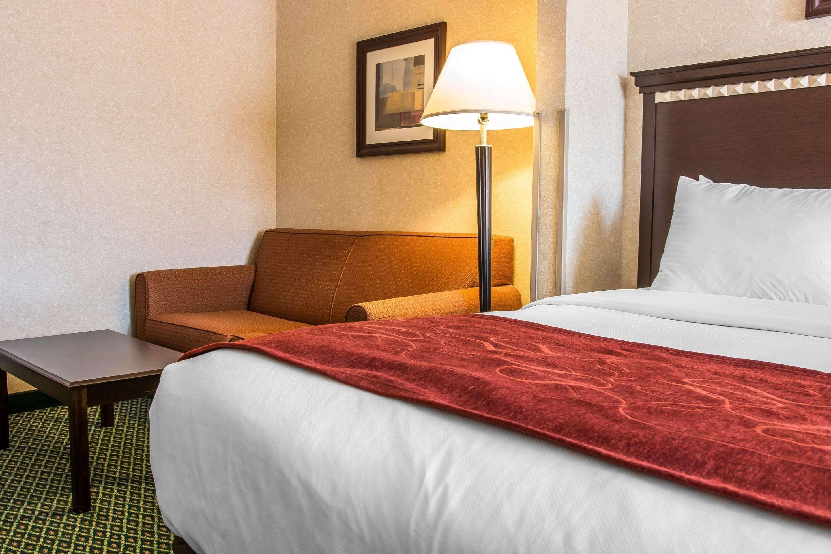 Comfort Suites Canton - Detroit Exteriör bild
