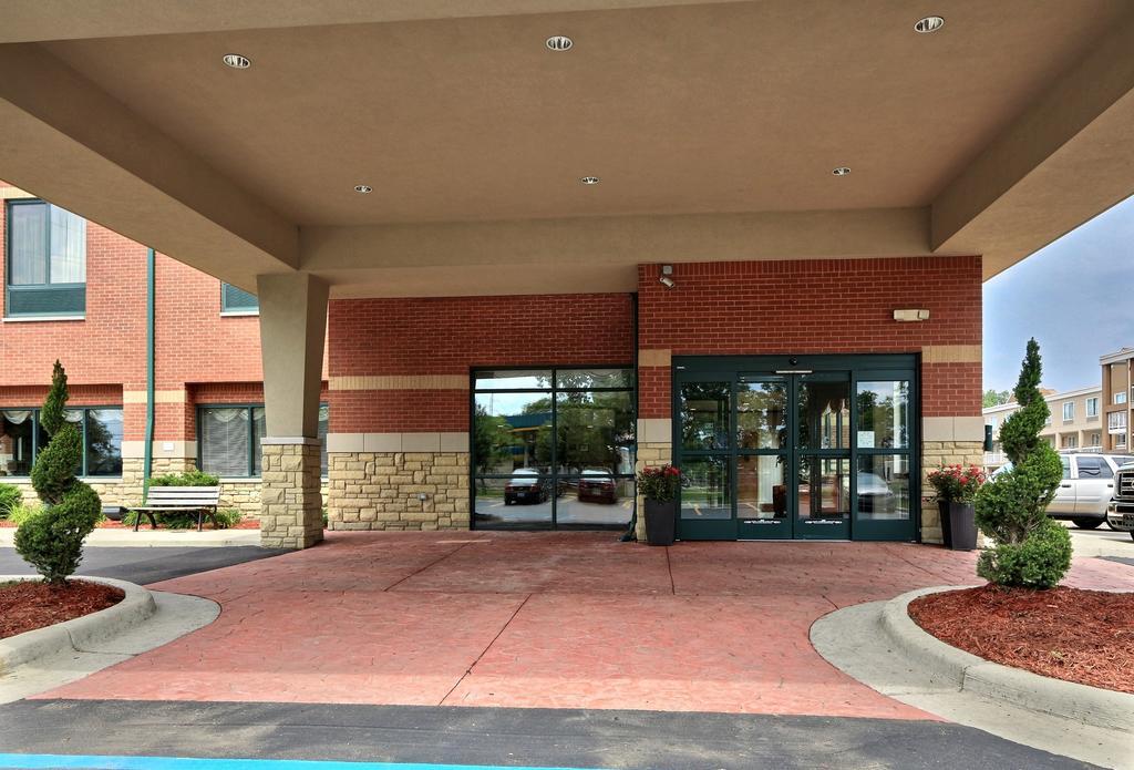 Comfort Suites Canton - Detroit Exteriör bild