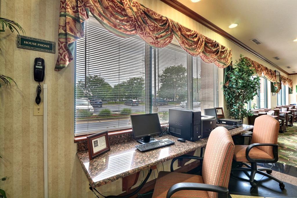 Comfort Suites Canton - Detroit Exteriör bild