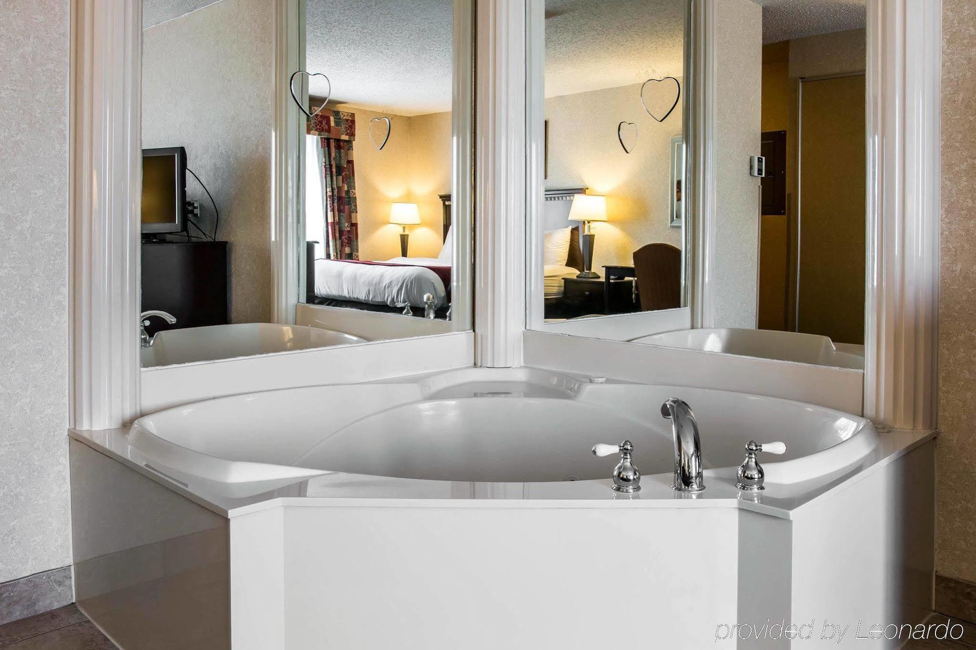 Comfort Suites Canton - Detroit Exteriör bild
