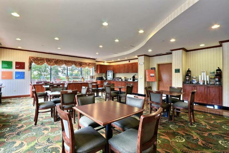 Comfort Suites Canton - Detroit Exteriör bild