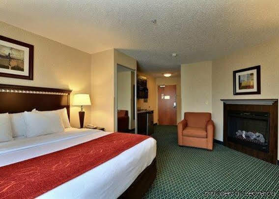 Comfort Suites Canton - Detroit Exteriör bild